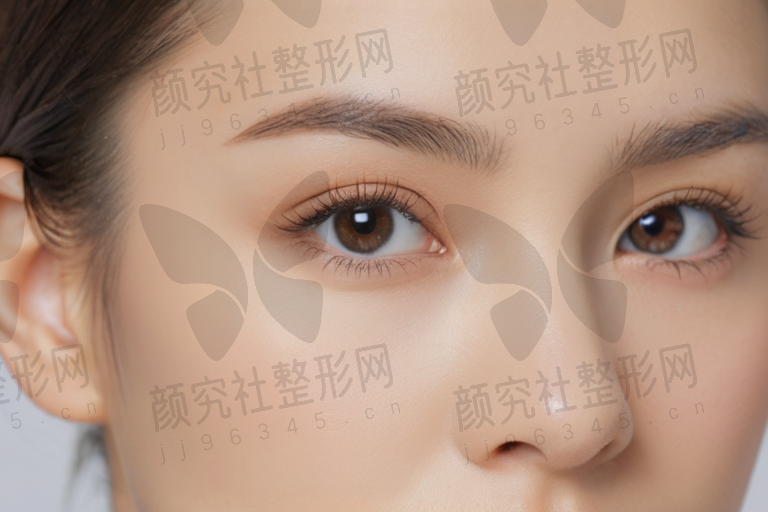 哈尔滨华厦眼科医院杨亮TICL晶体植入手术36000元起，详见2025版收费一览表及相关信息