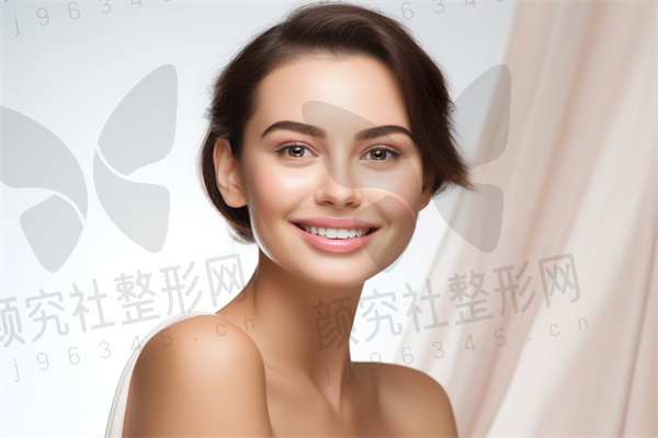 晋江东方医疗美容医院自体脂肪隆胸现价仅需15800元起，原价18800元起，诚邀您抓住这个美丽蜕变的机会！